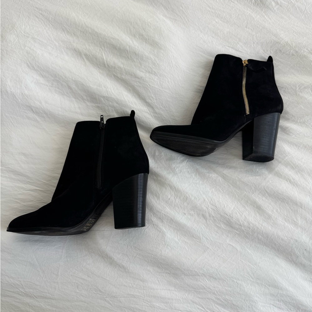 Aldo Black Ankle Booties with Chunky Heel - suede black - size 7.5